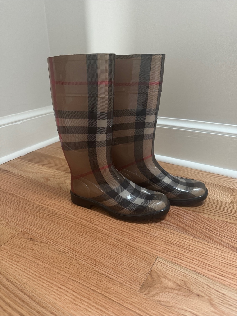 Burberry Rain Boots GUC Size 37
